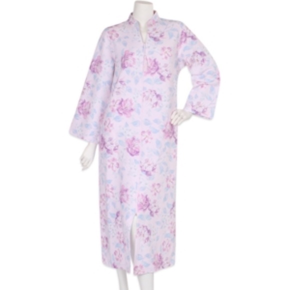 Miss Elaine Other - NWT Miss Elaine Quilted Floral-Print Zipper Robe